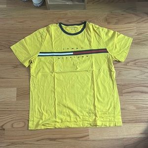 Large men’s tommy shirt